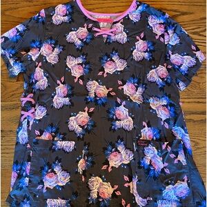 XL Betsey Johnson scrub top in gray with roses